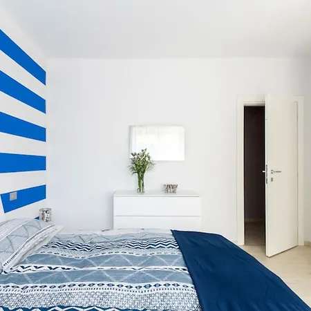 Apartment Indigo Blue *
